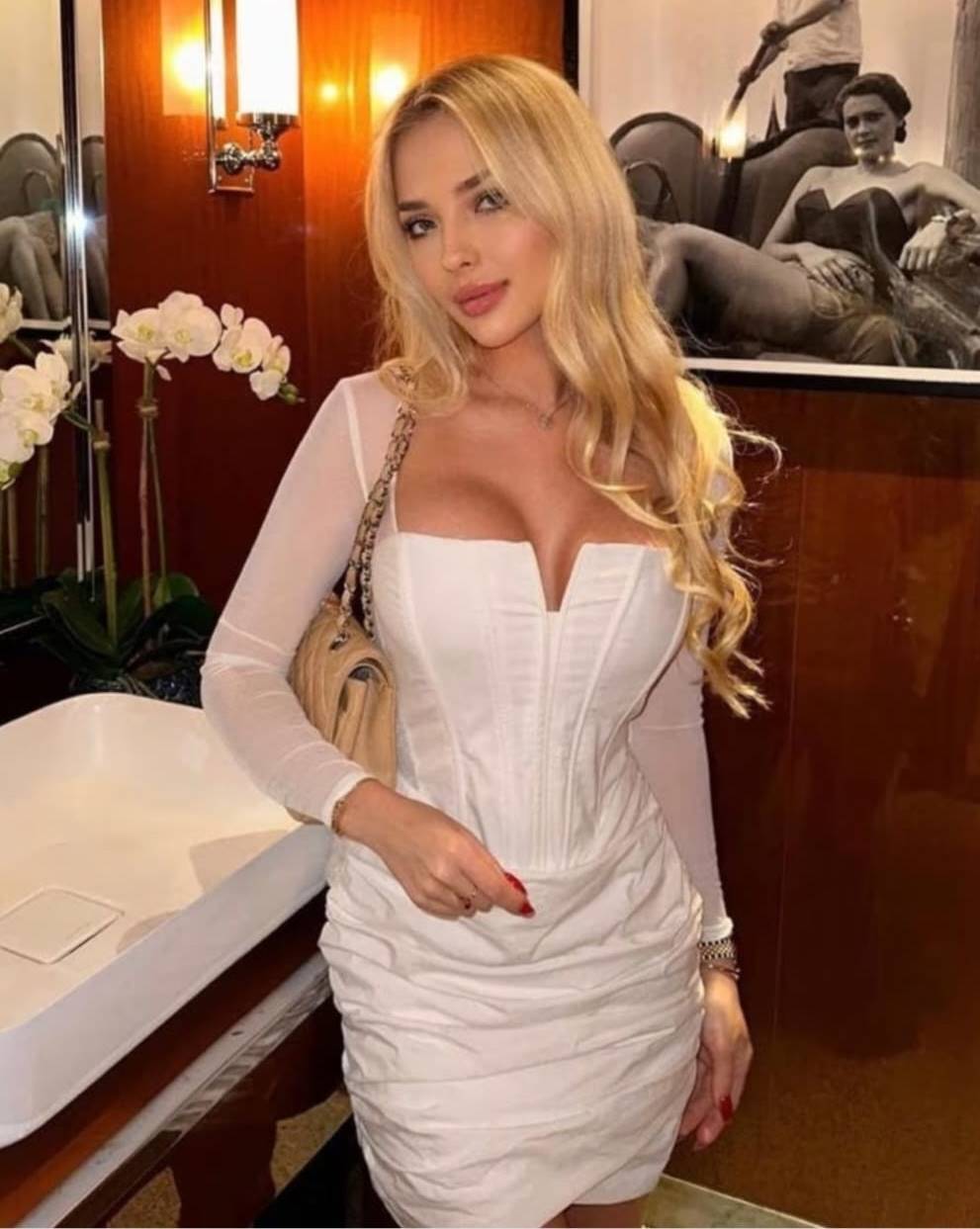 Topkapı Escort Bayan Ahuyla Sınırsızca Yaşayın